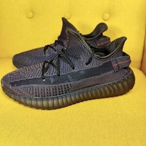 YEEZY BOOST 350 V2 Adidas Triple Black Sneakers Men's Shoe Size 8.5